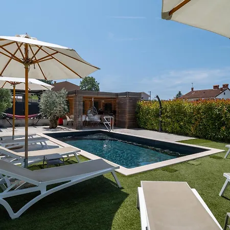 Noamio With Heated Swimming Pool & Sauna