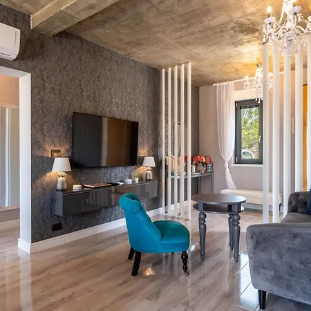 Noamio With Heated Swimming Pool & Sauna Apartman Radmani