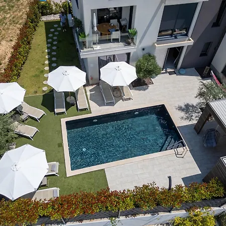 Noamio With Heated Swimming Pool & Sauna Apartman *