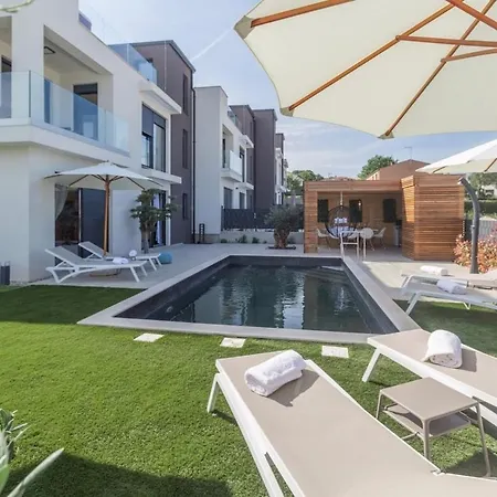 Daire Noamio With Heated Swimming Pool & Sauna