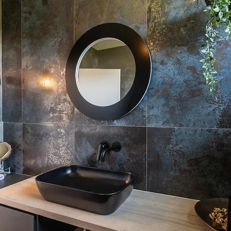 Noamio With Heated Swimming Pool & Sauna Daire Radmani