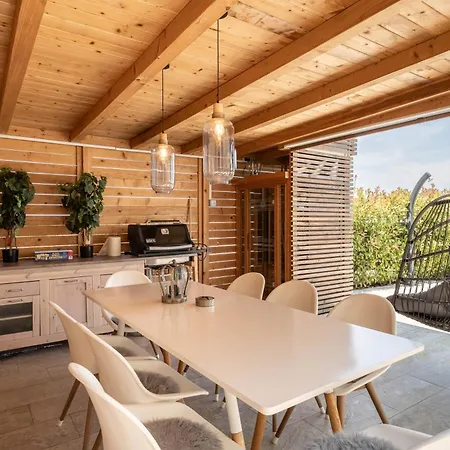 Daire Noamio With Heated Swimming Pool & Sauna *
