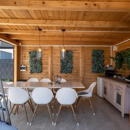 Daire Noamio With Heated Swimming Pool & Sauna