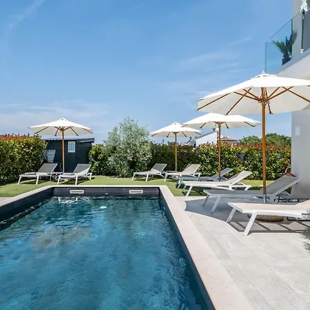 Noamio With Heated Swimming Pool & Sauna * Radmani