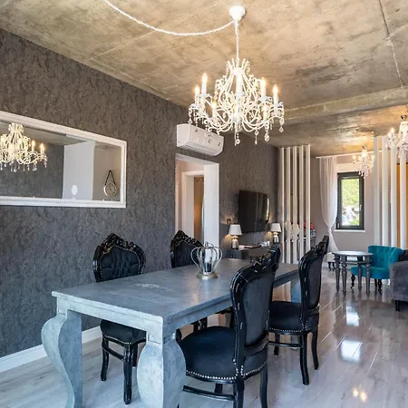 Appartamento Noamio With Heated Swimming Pool & Sauna *