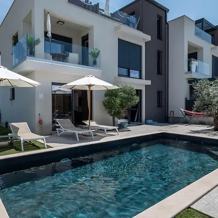 Noamio With Heated Swimming Pool & Sauna Daire Radmani