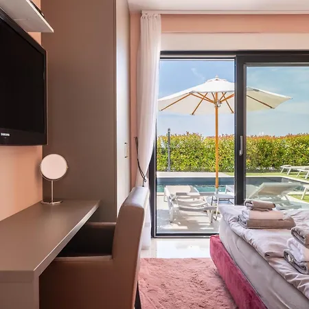 Noamio With Heated Swimming Pool & Sauna Daire *